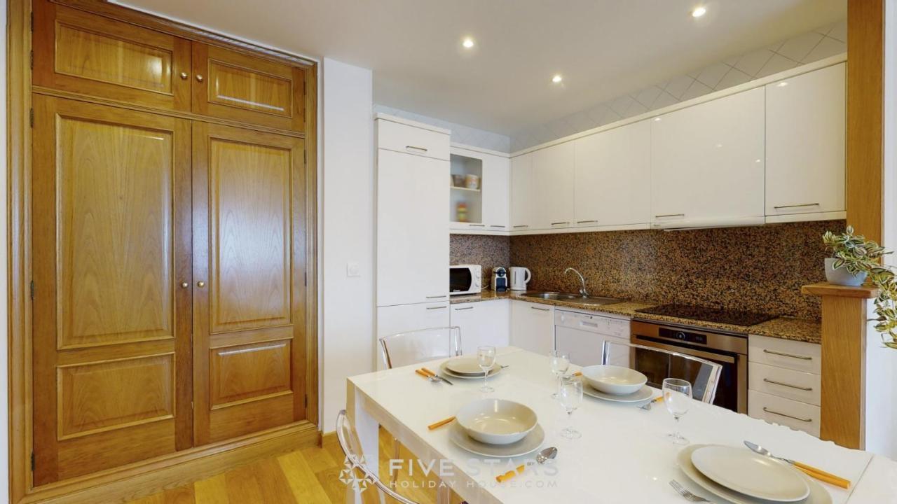 Zhara Five Stars Holiday House - Generale Apartment *